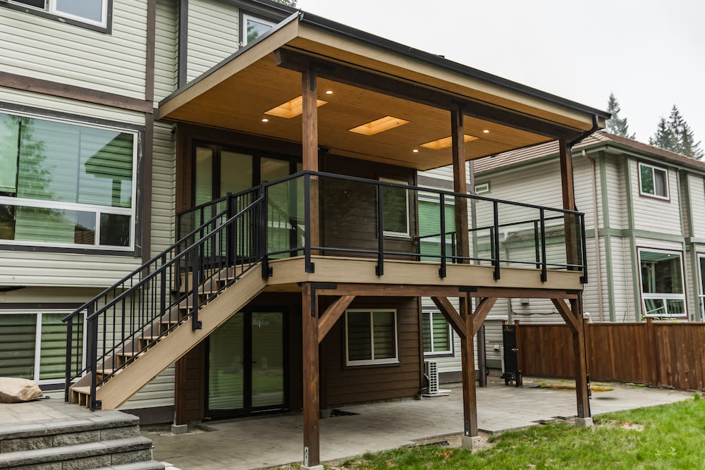 Covered Porch & Deck in Coquitlam - Photo 3